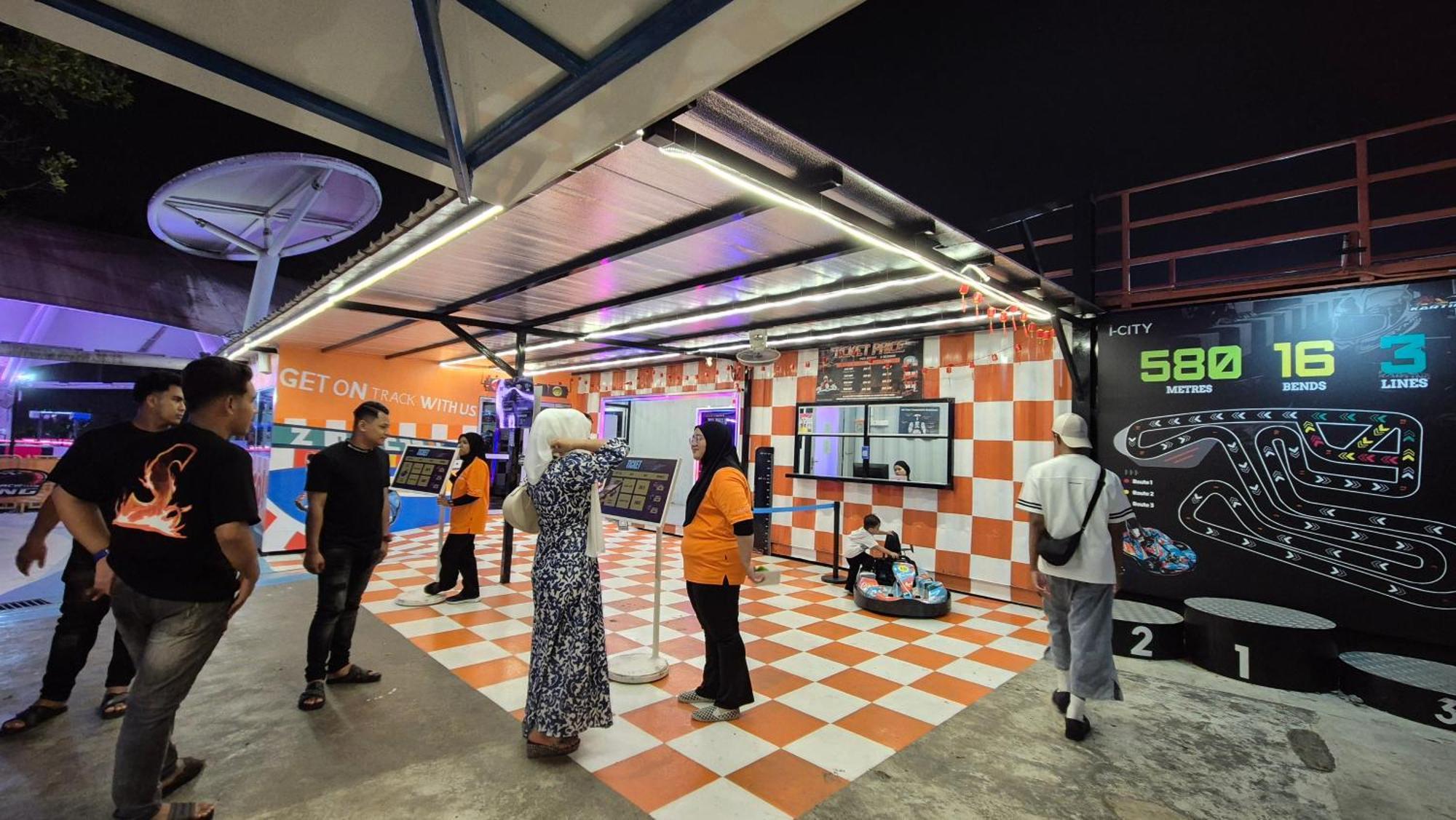 9Pax 2R2B Family Suite, I-City, I-Suite, Hyde, Beside Theme Park, Wifi 50-55" Smart Tv 莎阿南 外观 照片