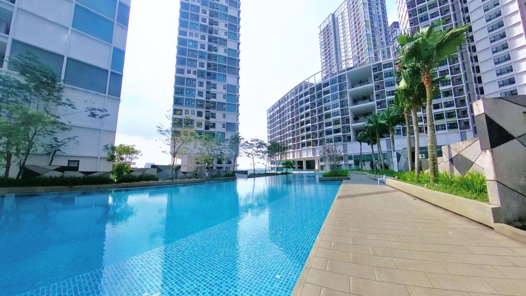 9Pax 2R2B Family Suite, I-City, I-Suite, Hyde, Beside Theme Park, Wifi 50-55" Smart Tv 莎阿南 外观 照片